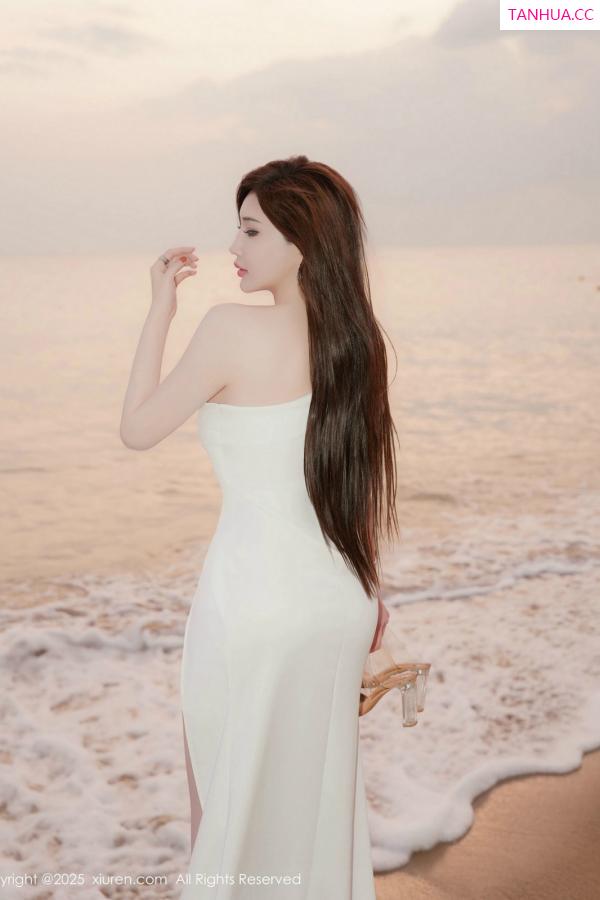 周妍希 奶瓶土肥圆 [XiuRen]高清写真图 2025.01.20 No.9782 Carol周妍希X 丝袜美腿第12张图片